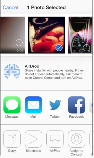 the picture sharing menu of „Photos” app on iPhone running iOS 7