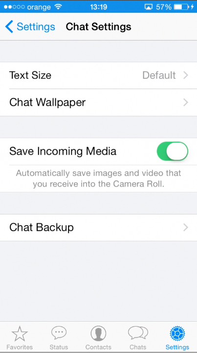 turning off „Save Incoming Media” in WhatsApp app on iPhone running on iOS8